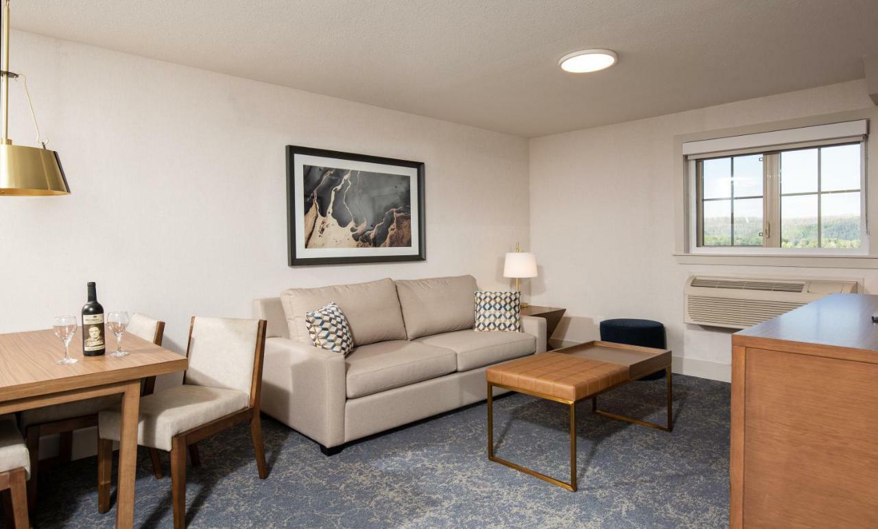 Pomeroy Hotel Fort Mcmurray Kültér fotó