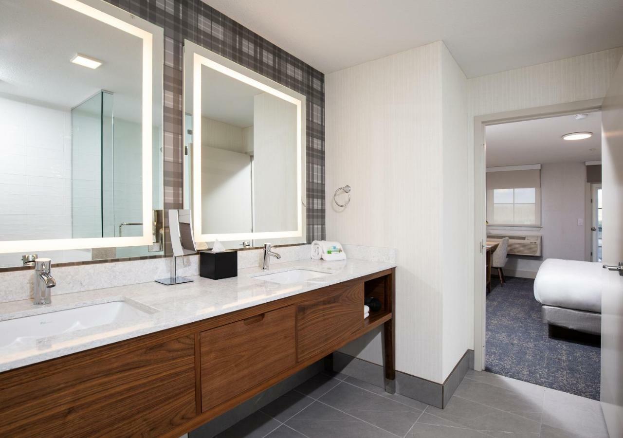 Pomeroy Hotel Fort Mcmurray Kültér fotó
