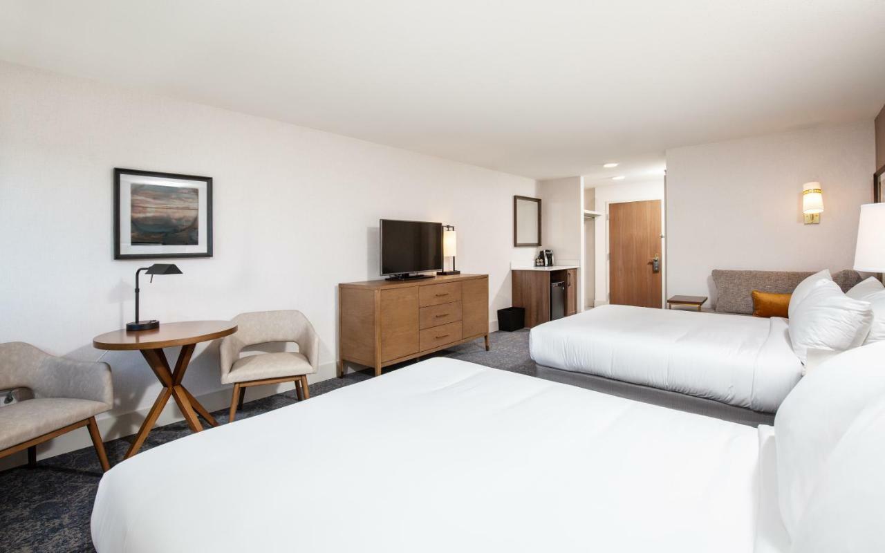 Pomeroy Hotel Fort Mcmurray Kültér fotó