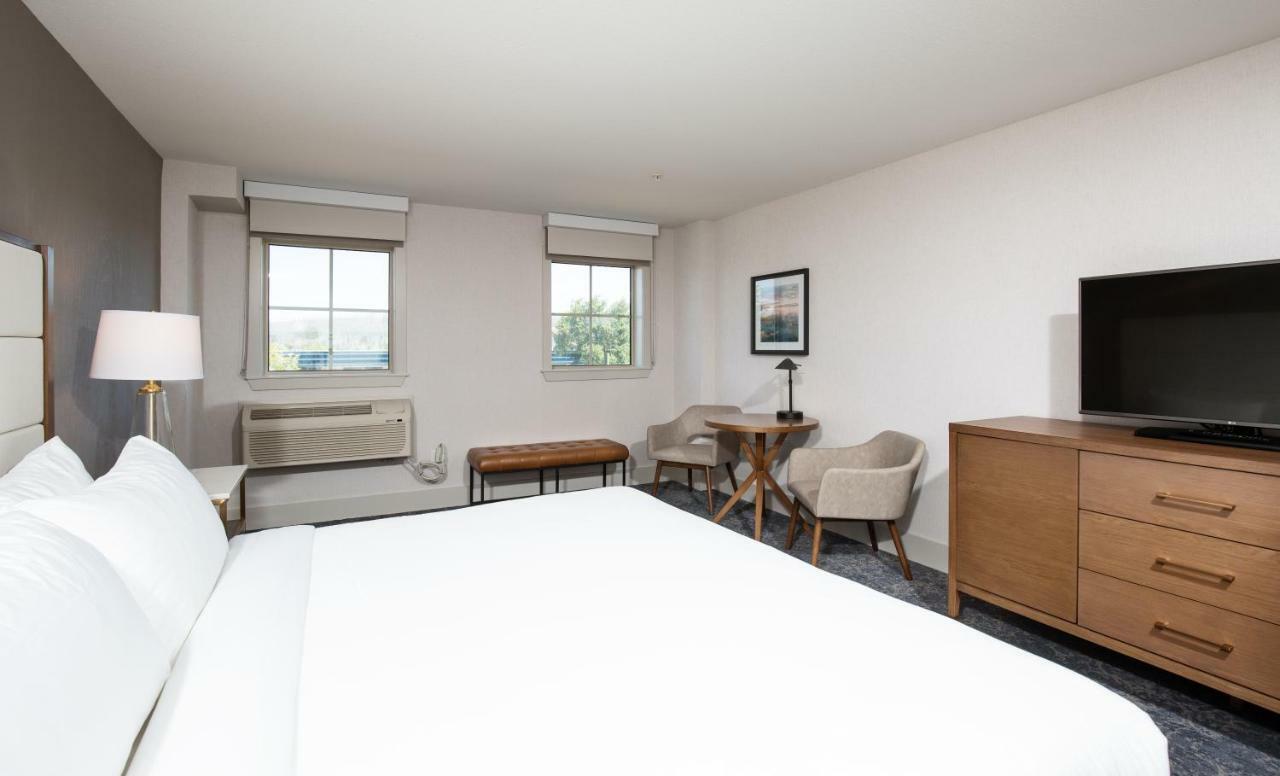 Pomeroy Hotel Fort Mcmurray Kültér fotó