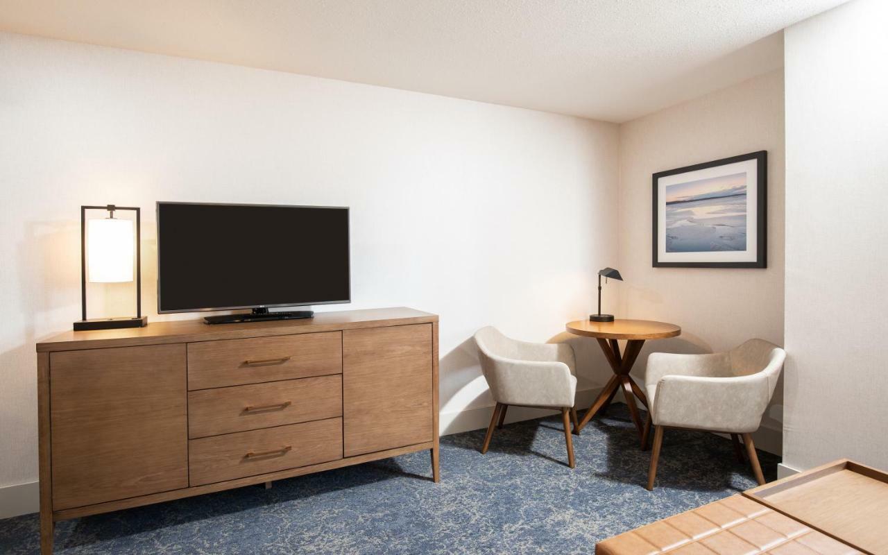 Pomeroy Hotel Fort Mcmurray Kültér fotó